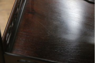 中古　美品　伝統工芸品　大阪唐木指物　中澤唐木　好斎作　紫檀(シタン)材　漆塗り　品のある佇まいが魅力の飾り棚(茶棚、違い棚、戸棚、収納棚)(R-075041)