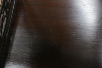 中古　美品　伝統工芸品　大阪唐木指物　中澤唐木　好斎作　紫檀(シタン)材　漆塗り　品のある佇まいが魅力の飾り棚(茶棚、違い棚、戸棚、収納棚)(R-075041)