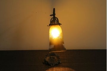 アンティーク照明　フランス　エミールガレ　工房　繊細なデザインと温かみのある色合いが魅力のデスクランプ(テーブルランプ、卓上照明)(R-075042)