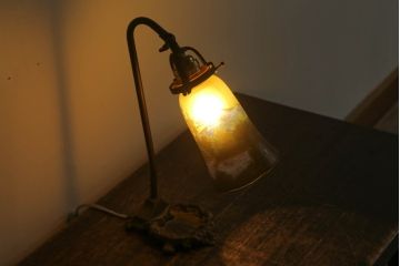 アンティーク照明　フランス　エミールガレ　工房　繊細なデザインと温かみのある色合いが魅力のデスクランプ(テーブルランプ、卓上照明)(R-075042)