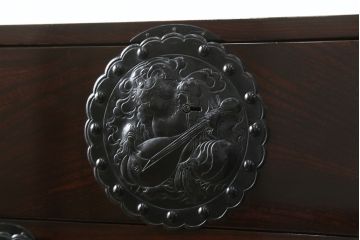 和製アンティーク　超美品!!　専門店にてフルリペア済み!!　前面欅(ケヤキ)材　希少な七福神金具が魅力の木地呂塗り仙台箪笥(時代箪笥、整理タンス、収納たんす、引き出し)(R-075045)
