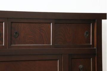 和製アンティーク　前面欅(ケヤキ)材　檜(ヒノキ)材　重厚感ある佇まいが魅力的な金沢水屋箪笥サイドボード(食器棚、サイドキャビネット、茶棚、茶箪笥、収納棚、戸棚、店舗什器)(R-075057)