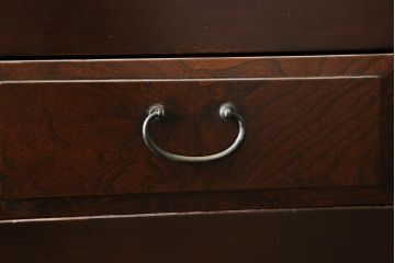 和製アンティーク　前面欅(ケヤキ)材　檜(ヒノキ)材　重厚感ある佇まいが魅力的な金沢水屋箪笥サイドボード(食器棚、サイドキャビネット、茶棚、茶箪笥、収納棚、戸棚、店舗什器)(R-075057)