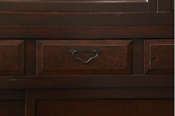 和製アンティーク　前面欅(ケヤキ)材　檜(ヒノキ)材　重厚感ある佇まいが魅力的な金沢水屋箪笥サイドボード(食器棚、サイドキャビネット、収納棚、戸棚、店舗什器)(R-075058)