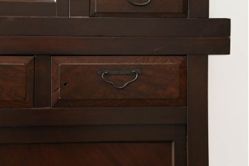 和製アンティーク　前面欅(ケヤキ)材　檜(ヒノキ)材　重厚感ある佇まいが魅力的な金沢水屋箪笥サイドボード(食器棚、サイドキャビネット、収納棚、戸棚、店舗什器)(R-075058)