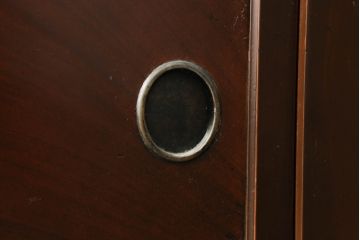 和製アンティーク　前面欅(ケヤキ)材　檜(ヒノキ)材　重厚感ある佇まいが魅力的な金沢水屋箪笥サイドボード(食器棚、サイドキャビネット、収納棚、戸棚、店舗什器)(R-075058)
