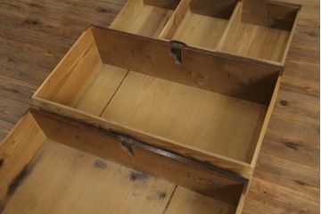 和製アンティーク　前面栗材　和の空間を引き立てる二段重ね米沢箪笥(重ね箪笥、和たんす、時代箪笥、衣装箪笥、収納タンス、引き出し)(R-075059)