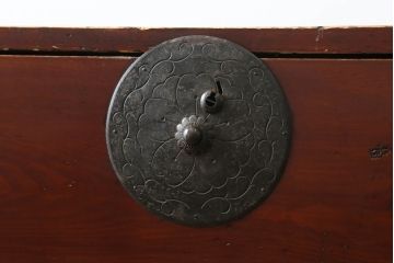 和製アンティーク　前面栗材　和の空間を引き立てる二段重ね米沢箪笥(重ね箪笥、和たんす、時代箪笥、衣装箪笥、収納タンス、引き出し)(R-075059)