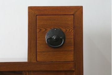 中古　美品!!　楡(ニレ)材　組み合わせ式　収納力抜群!!金具の素敵な両面使いできる階段箪笥(和箪笥、和タンス、収納箪笥)(R-075079)