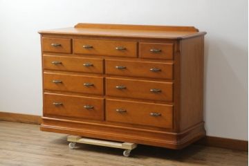 中古　美品　横浜クラシック家具　ダニエル(Daniel)　Etranger(エトランジェ)　E-111　温かみのある色合いと品のある佇まいが魅力のチェスト(サイドボード、引き出し)(定価約80万円)(R-075081)