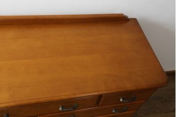 中古　美品　横浜クラシック家具　ダニエル(Daniel)　Etranger(エトランジェ)　E-111　温かみのある色合いと品のある佇まいが魅力のチェスト(サイドボード、引き出し)(定価約80万円)(R-075081)