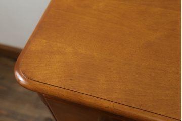 中古　美品　横浜クラシック家具　ダニエル(Daniel)　Etranger(エトランジェ)　E-111　温かみのある色合いと品のある佇まいが魅力のチェスト(サイドボード、引き出し)(定価約80万円)(R-075081)
