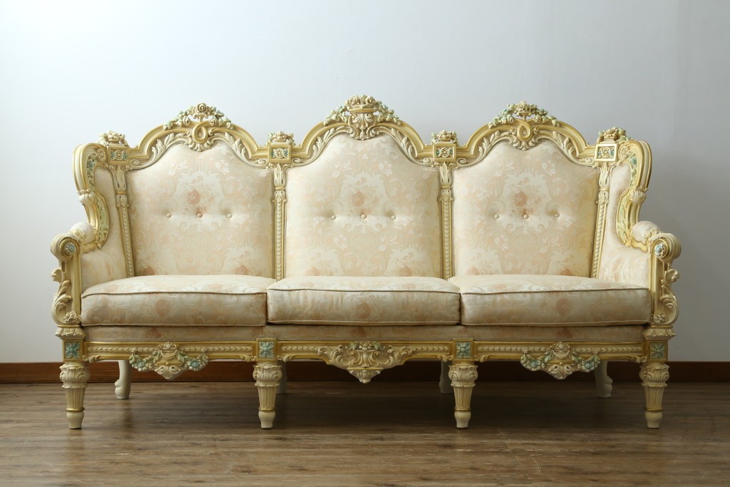 中古　イタリア高級家具　SILIK(シリック)　優雅で上品なロココ調の3人掛けソファ　(R-075094)