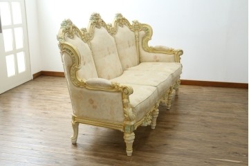 中古　イタリア高級家具　SILIK(シリック)　優雅で上品なロココ調の3人掛けソファ　(R-075094)