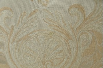 中古　イタリア高級家具　SILIK(シリック)　優雅で上品なロココ調の3人掛けソファ　(R-075094)