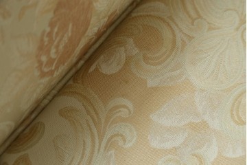 中古　イタリア高級家具　SILIK(シリック)　優雅で上品なロココ調の3人掛けソファ　(R-075094)