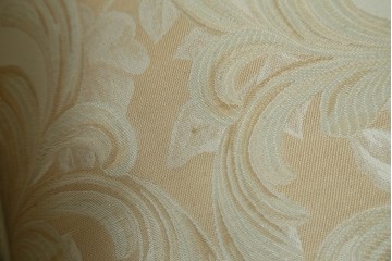 中古　イタリア高級家具　SILIK(シリック)　優雅で上品なロココ調の3人掛けソファ　(R-075094)
