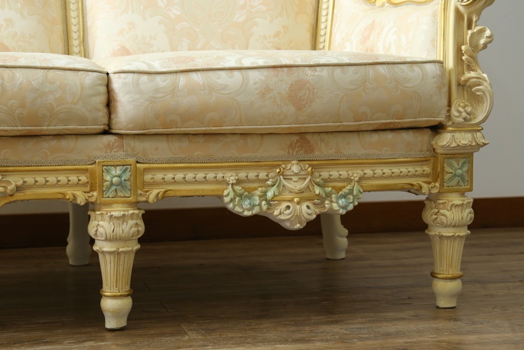 中古　イタリア高級家具　SILIK(シリック)　優雅で上品なロココ調の3人掛けソファ　(R-075094)