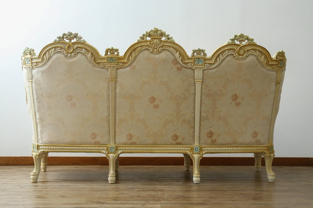 中古　イタリア高級家具　SILIK(シリック)　優雅で上品なロココ調の3人掛けソファ　(R-075094)