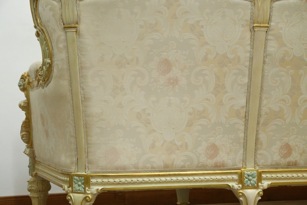 中古　イタリア高級家具　SILIK(シリック)　優雅で上品なロココ調の3人掛けソファ　(R-075094)