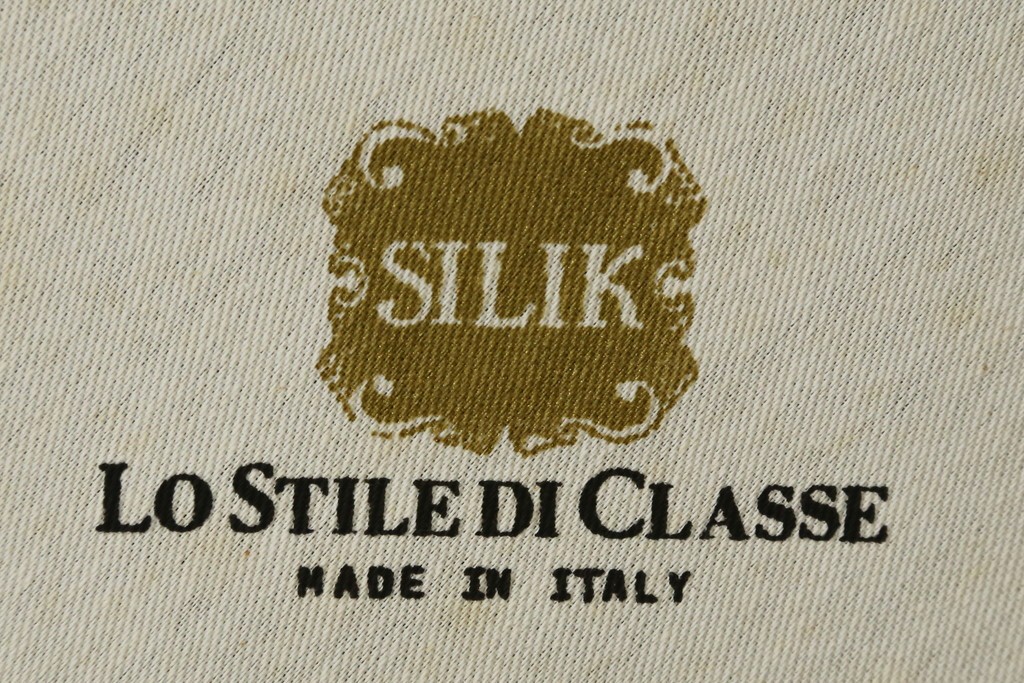中古　イタリア高級家具　SILIK(シリック)　優雅で上品なロココ調の3人掛けソファ　(R-075094)