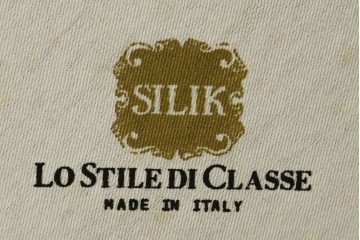 中古　イタリア高級家具　SILIK(シリック)　優雅で上品なロココ調の3人掛けソファ　(R-075094)