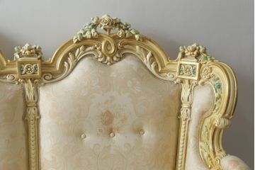 中古　美品　イタリア高級家具　SILIK(シリック)　ロココ調　優雅で上品な空間づくりにぴったりな3人掛けソファ(三人掛けソファ、3P、アームソファ)(R-075094)
