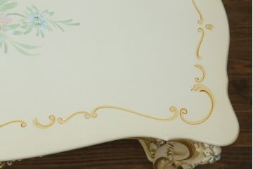 中古　美品　イタリア高級家具　SILIK(シリック)　ロココ調　優雅で上品な空間づくりにぴったりなセンターテーブル(ローテーブル、ソファテーブル、リビングテーブル、4人掛け)(定価約42万円)(R-075095)
