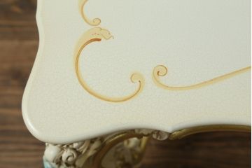 中古　美品　イタリア高級家具　SILIK(シリック)　ロココ調　優雅で上品な空間づくりにぴったりなセンターテーブル(ローテーブル、ソファテーブル、リビングテーブル、4人掛け)(定価約42万円)(R-075095)