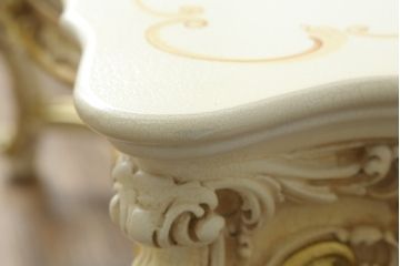 中古　美品　イタリア高級家具　SILIK(シリック)　ロココ調　優雅で上品な空間づくりにぴったりなセンターテーブル(ローテーブル、ソファテーブル、リビングテーブル、4人掛け)(定価約42万円)(R-075095)