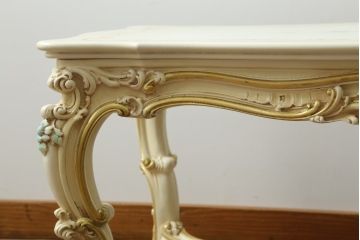 中古　美品　イタリア高級家具　SILIK(シリック)　ロココ調　優雅で上品な空間づくりにぴったりなセンターテーブル(ローテーブル、ソファテーブル、リビングテーブル、4人掛け)(定価約42万円)(R-075095)