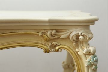 中古　美品　イタリア高級家具　SILIK(シリック)　ロココ調　優雅で上品な空間づくりにぴったりなセンターテーブル(ローテーブル、ソファテーブル、リビングテーブル、4人掛け)(定価約42万円)(R-075095)