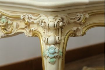 中古　美品　イタリア高級家具　SILIK(シリック)　ロココ調　優雅で上品な空間づくりにぴったりなセンターテーブル(ローテーブル、ソファテーブル、リビングテーブル、4人掛け)(定価約42万円)(R-075095)