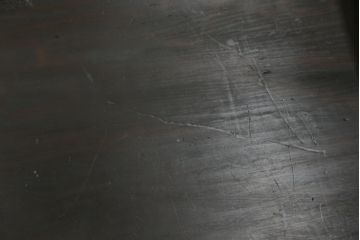 和製ビンテージ　軽井沢彫り　シックな色合いと華やかな桜の彫刻が美しいベンチ(長椅子、板座チェア、3人掛けベンチ、ヴィンテージ)(R-075096)
