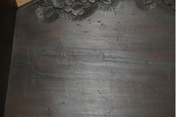 和製ビンテージ　軽井沢彫り　シックな色合いと華やかな桜の彫刻が美しいベンチ(長椅子、板座チェア、3人掛けベンチ、ヴィンテージ)(R-075096)