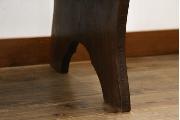 和製ビンテージ　軽井沢彫り　シックな色合いと華やかな桜の彫刻が美しいベンチ(長椅子、板座チェア、3人掛けベンチ、ヴィンテージ)(R-075096)
