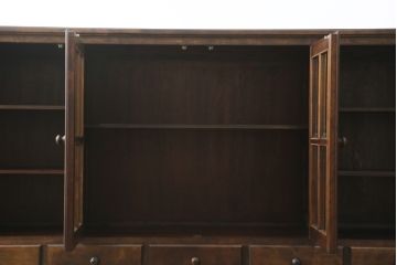 和製ビンテージ　クラシカルなデザインがお洒落!上質な作りの民芸サイドボード(収納棚、戸棚、食器棚、サイドキャビネット、松本民芸家具、北海道民芸家具、ヴィンテージ)(R-075100)