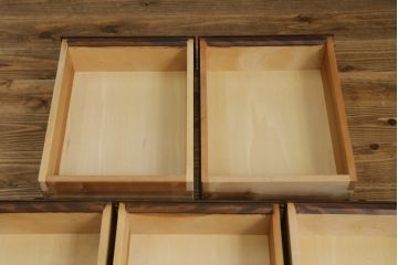 和製ビンテージ　クラシカルなデザインがお洒落!上質な作りの民芸サイドボード(収納棚、戸棚、食器棚、サイドキャビネット、松本民芸家具、北海道民芸家具、ヴィンテージ)(R-075100)