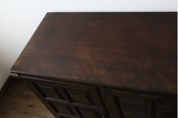 和製ビンテージ　クラシカルなデザインがお洒落!上質な作りの民芸サイドボード(収納棚、戸棚、食器棚、サイドキャビネット、松本民芸家具、北海道民芸家具、ヴィンテージ)(R-075100)
