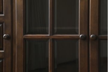 和製ビンテージ　クラシカルなデザインがお洒落!上質な作りの民芸サイドボード(収納棚、戸棚、食器棚、サイドキャビネット、松本民芸家具、北海道民芸家具、ヴィンテージ)(R-075100)