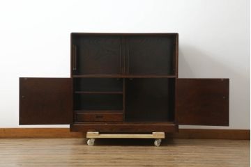 中古　美品!!　上手物!!　職人手造り　国産家具　欅(ケヤキ)材　品のある落ち着いた佇まいが素敵な漆塗りの飾り棚(茶棚、茶タンス、収納棚、戸棚)(R-075101)
