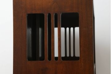中古　美品!!　上手物!!　職人手造り　国産家具　欅(ケヤキ)材　品のある落ち着いた佇まいが素敵な漆塗りの飾り棚(茶棚、茶タンス、収納棚、戸棚)(R-075101)