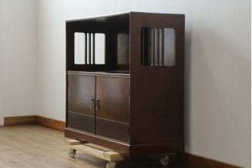 中古　美品!!　上手物!!　職人手造り　国産家具　欅(ケヤキ)材　品のある落ち着いた佇まいが素敵な漆塗りの飾り棚(茶棚、茶タンス、収納棚、戸棚)(R-075101)