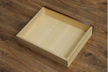 中古　美品!!　上手物!!　職人手造り　国産家具　欅(ケヤキ)材　品のある落ち着いた佇まいが素敵な漆塗りの飾り棚(茶棚、茶タンス、収納棚、戸棚)(R-075101)