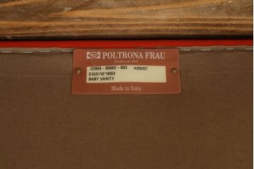 中古　美品　希少品　イタリア家具　Poltrona Frau(ポルトローナ フラウ)　Baby Vanity Fair(ベイビーバニティフェア) 　モデル904　ミニモデル　本革(レザー)　ボリューム感溢れるデザインが可愛らしいキッズ1Pソファ(レザーソファ、アームソファ、1人掛け、一人掛け)(定価約63万円)(R-075103)