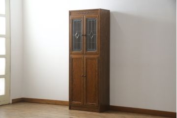 中古　三越家具(現カントリーハウス)　Brugge(ブルージュ)　ステンドグラスが上品な雰囲気を醸し出すキャビネット(収納棚、戸棚、飾り棚、食器棚、本箱、ブックケース)(R-075104)