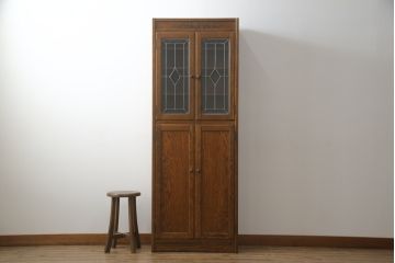 中古　三越家具(現カントリーハウス)　Brugge(ブルージュ)　ステンドグラスが上品な雰囲気を醸し出すキャビネット(収納棚、戸棚、飾り棚、食器棚、本箱、ブックケース)(R-075104)