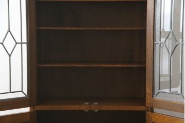 中古　三越家具(現カントリーハウス)　Brugge(ブルージュ)　ステンドグラスが上品な雰囲気を醸し出すキャビネット(収納棚、戸棚、飾り棚、食器棚、本箱、ブックケース)(R-075104)