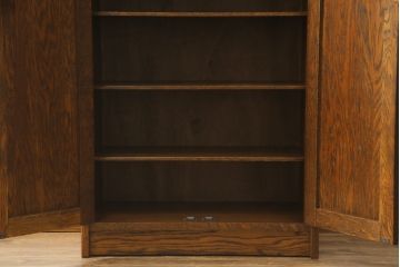 中古　三越家具(現カントリーハウス)　Brugge(ブルージュ)　ステンドグラスが上品な雰囲気を醸し出すキャビネット(収納棚、戸棚、飾り棚、食器棚、本箱、ブックケース)(R-075104)