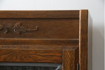 中古　三越家具(現カントリーハウス)　Brugge(ブルージュ)　ステンドグラスが上品な雰囲気を醸し出すキャビネット(収納棚、戸棚、飾り棚、食器棚、本箱、ブックケース)(R-075104)
